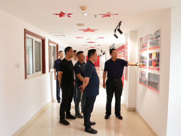 武漢市融威押運(yùn)保安服務(wù)有限公司到集團(tuán)公司考察交流87.png