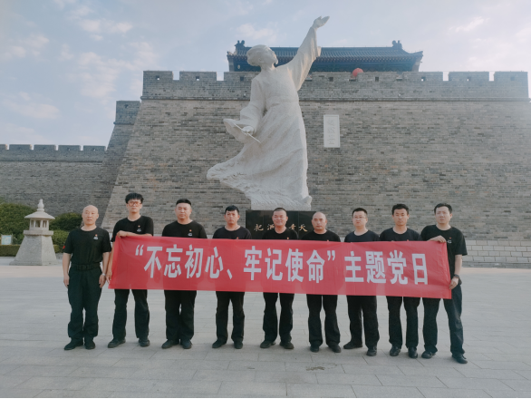 諸城守押大隊黨支部超然臺黨性教育基地開展“不忘初心、牢記使命”現(xiàn)場教學(xué)活動405.png